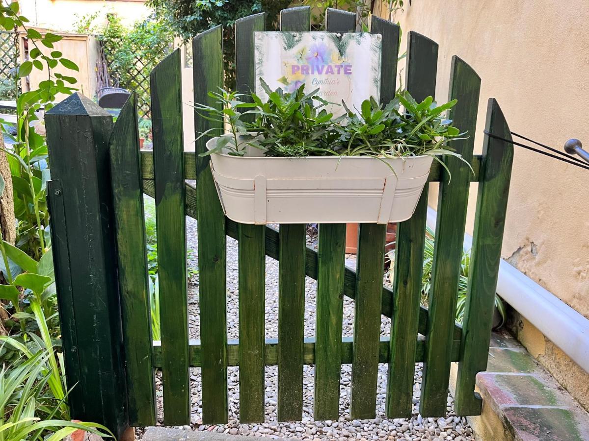 Cynthia'S Garden - Apartment With Private Garden In Santa Croce Florens Exteriör bild
